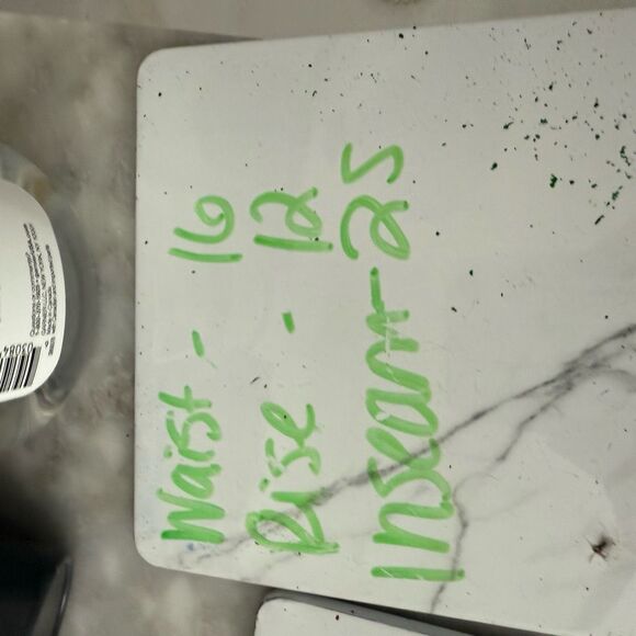 Old Navy Women’s Large Tan Khaki Cargo Pants - Picture 4 of 5